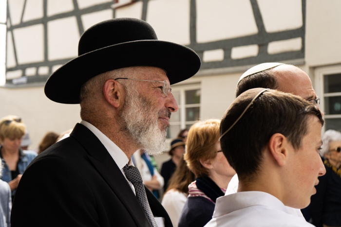 Menschengruppe auf der Straße